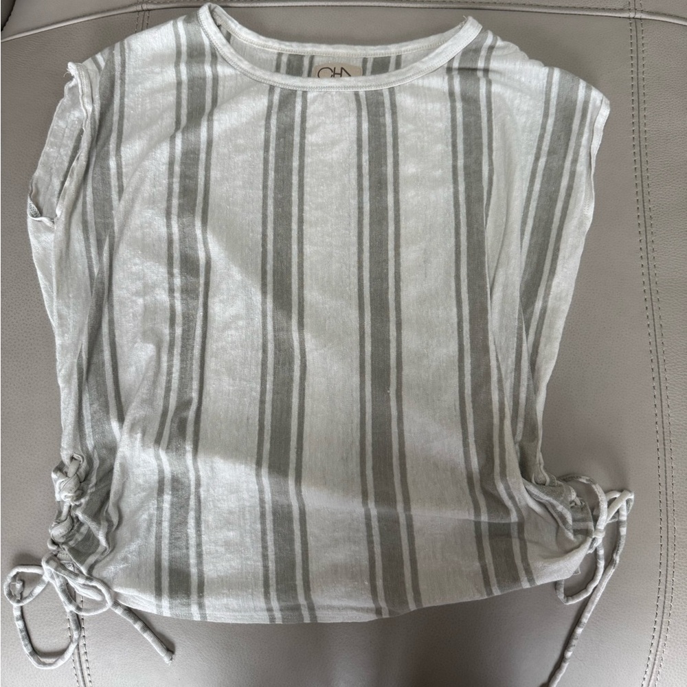 Medium Chaser sleeveless shirt with side ties to lengthen